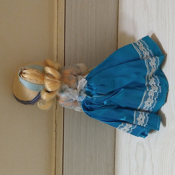 Vintage 1960's Quebec Souvenir Doll - Picture 2 of 2